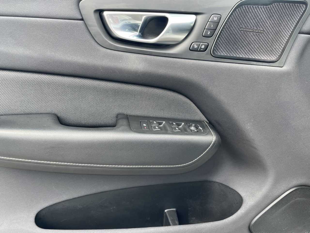 Volvo  T6 Plug-In RECHARGE R-DESIGN  HUD LED 22LM