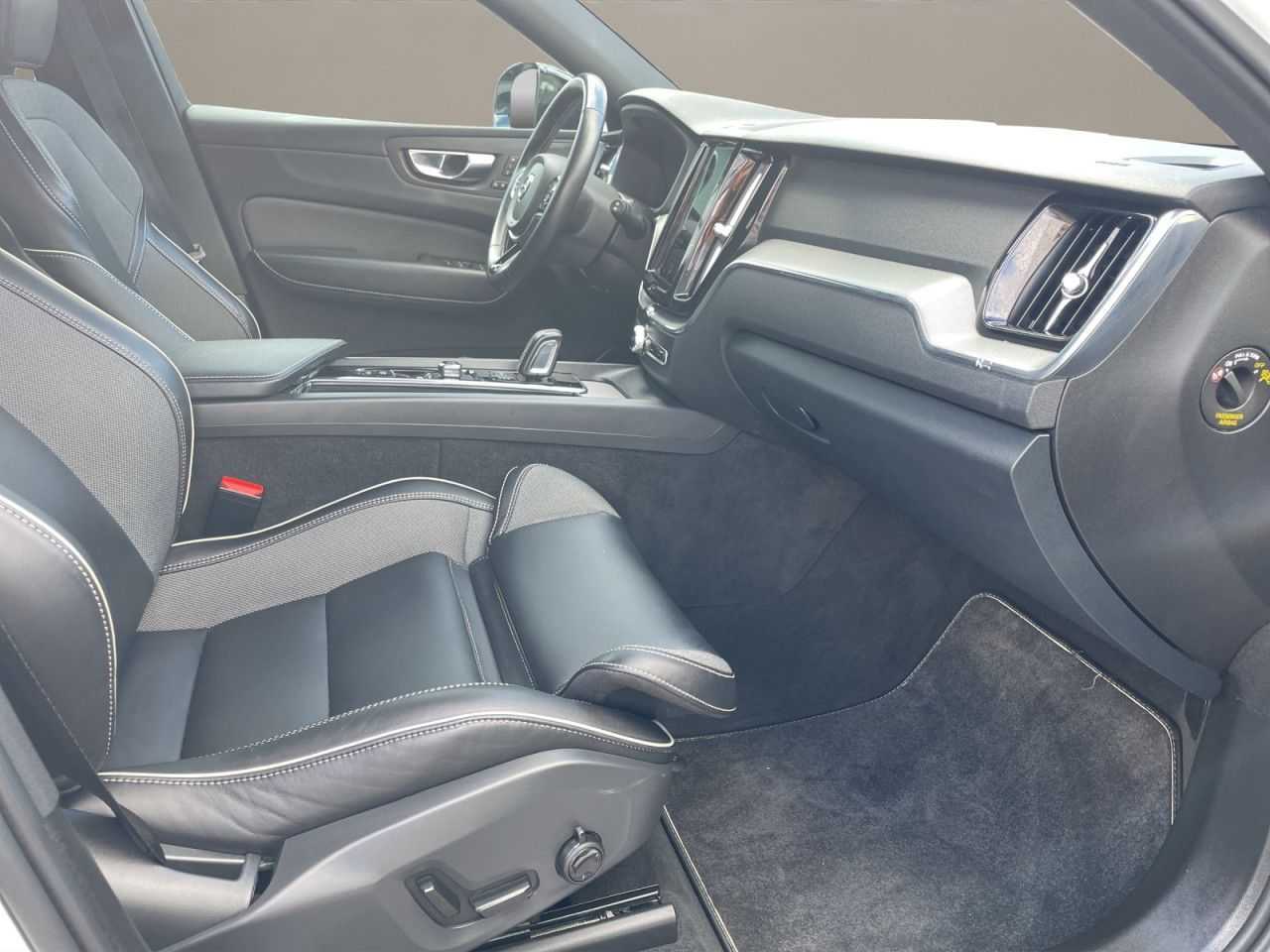 Volvo  T6 Plug-In RECHARGE R-DESIGN  HUD LED 22LM