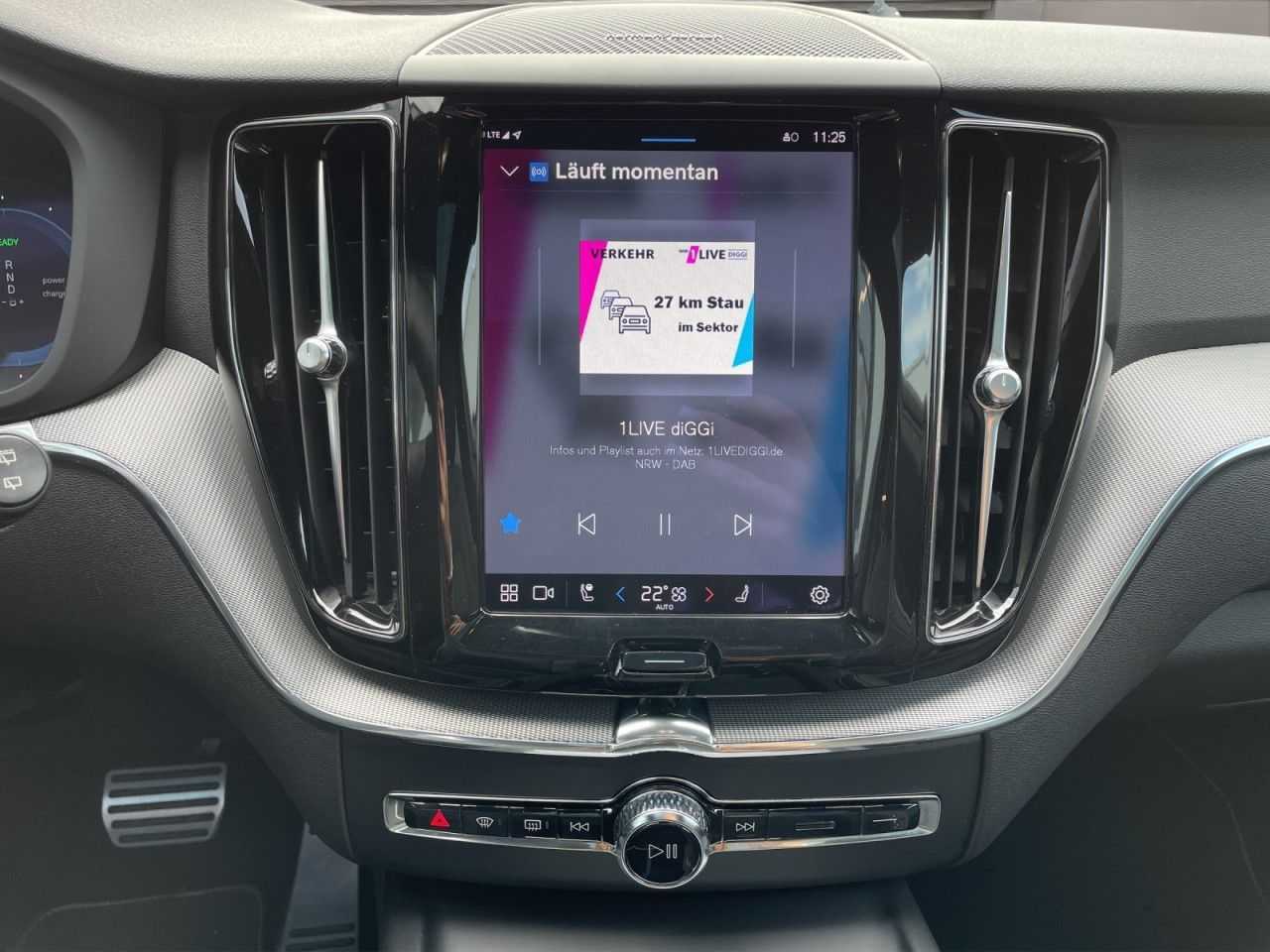 Volvo  T8 AWD Recharge R-Design LED