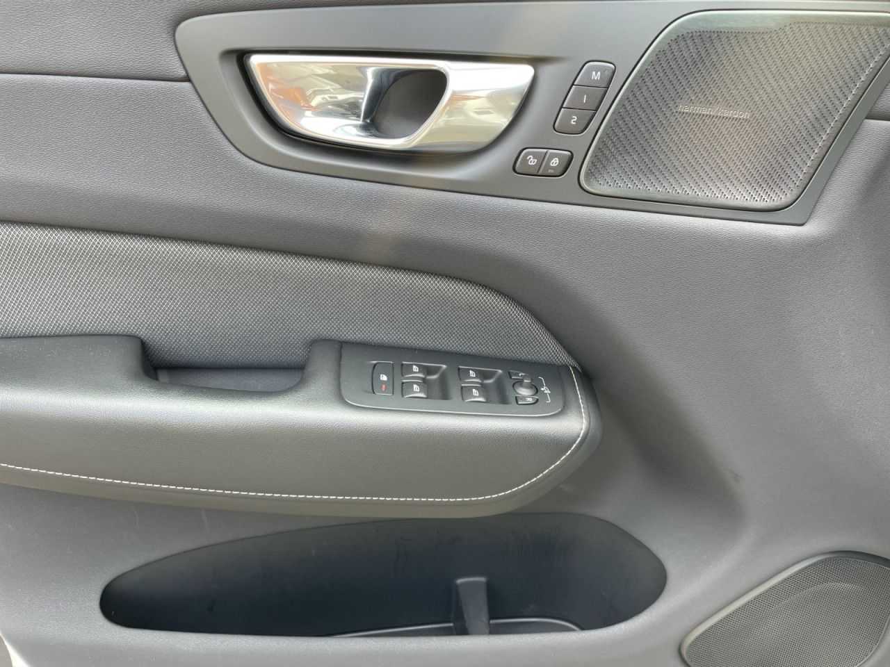 Volvo  T8 AWD Recharge R-Design LED