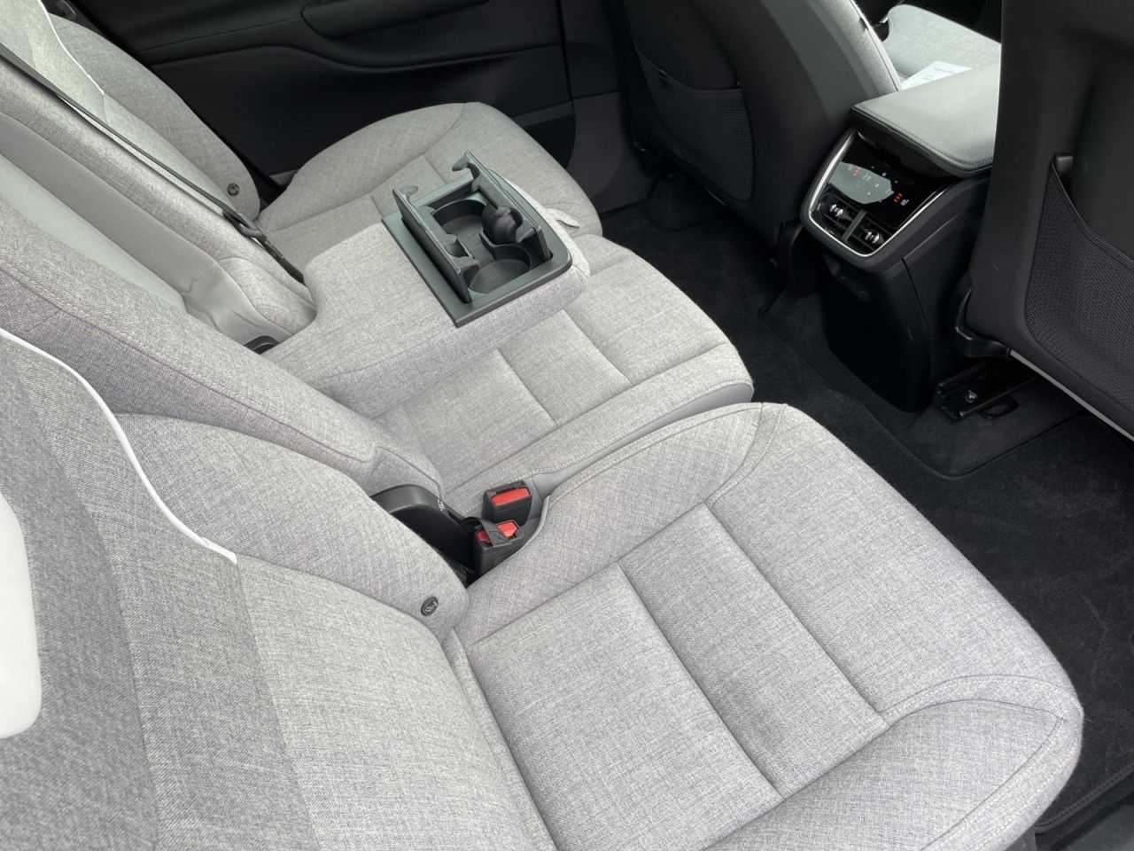 Volvo  Twin Motor AWD Ultra 7 AHK LUFT B&W 21LM