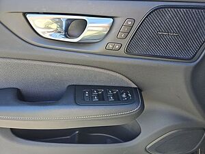 Volvo  T6 AWD Plug-in R Design NAVI LED 19LM PANO
