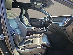 Volvo  T6 AWD Plug-in R Design NAVI LED 19LM PANO