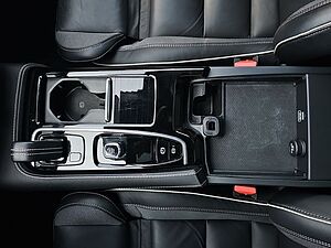 Volvo  T6 AWD Plug-in R Design NAVI LED 19LM PANO
