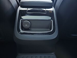 Volvo  T6 AWD Plug-in R Design NAVI LED 19LM PANO