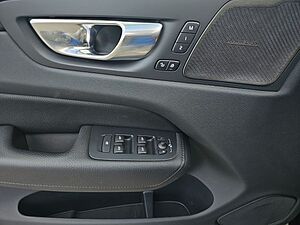 Volvo  B4 INSCRIPTION NAVI LED 20LM HARMAN KARDON