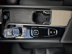 Volvo  B4 INSCRIPTION NAVI LED 20LM HARMAN KARDON