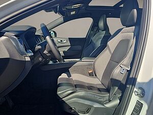 Volvo  B4 Plus Dark PANO BUSINESS PAKET LED NAVI