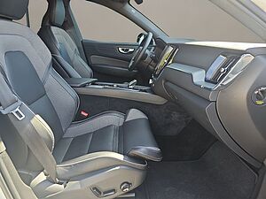 Volvo  B4 Plus Dark NAVI LED 20LM H&K SITZH FSH