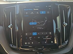 Volvo  B4 Plus Dark NAVI LED 20LM H&K SITZH FSH