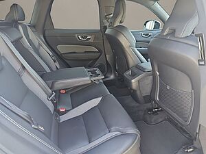 Volvo  B4 Plus Dark NAVI LED 20LM H&K SITZH FSH