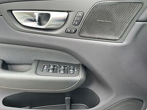 Volvo  B4 PLUS PANO NAVI 21LM LED H&K KAMERA