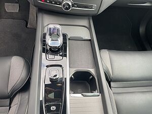 Volvo  B4 PLUS PANO NAVI 21LM LED H&K KAMERA