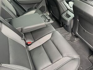 Volvo  B4 PLUS PANO NAVI 21LM LED H&K KAMERA