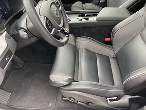 Volvo  B4 PLUS PANO NAVI 21LM LED H&K KAMERA