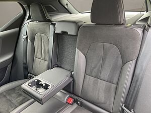 Volvo  B4 R-DESIGN PANO° 360 NAVI LED QI BLIS PDC
