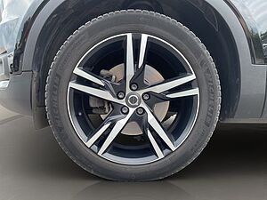 Volvo  B4 R-DESIGN PANO° 360 NAVI LED QI BLIS PDC