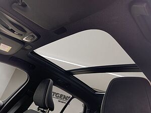Volvo  B4 R-DESIGN PANO° 360 NAVI LED QI BLIS PDC