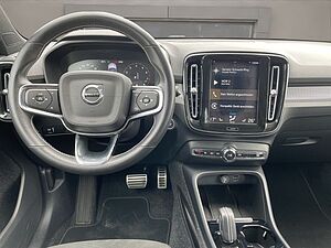 Volvo  B4 R-DESIGN PANO° 360 NAVI LED QI BLIS PDC