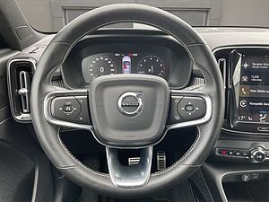 Volvo  B4 R-DESIGN PANO° 360 NAVI LED QI BLIS PDC