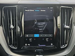 Volvo  B4 AWD Momentum Pro AHK PANO NAVI LED 18LM