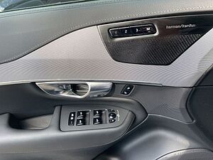 Volvo  T8 AWD ULTRA BRIGHT 7SITZ NAVI PANO 20LM