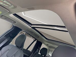 Volvo  T8 AWD ULTRA BRIGHT 7SITZ NAVI PANO 20LM
