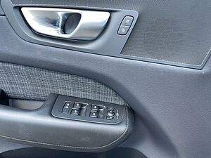 Volvo  B4 Essential NAVI LED LED WINTER PAKET 18LM