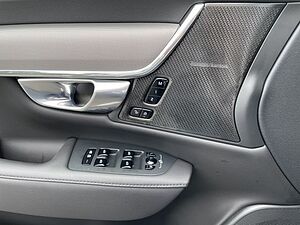 Volvo  T8 AWD Recharge Ultimate Dark PANO NAVI