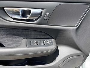 Volvo  B3 Core AHK NAVI LED KAMERA PDC LED LM