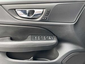 Volvo  T6 AWD Recharge Plus Dark 360° LED