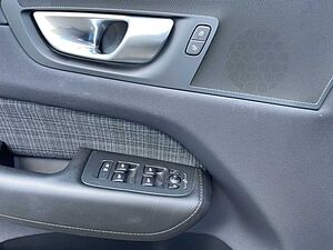 Volvo  B4 Essential NAVI LED LED WINTER PAKET 18LM