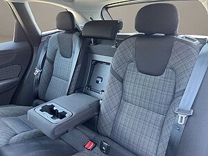 Volvo  B4 Essential NAVI LED LED WINTER PAKET 18LM