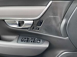 Volvo  T8 AWD Recharge Ultimate Dark PANO NAVI