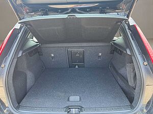 Volvo  T4 Momentum PRO NAVI LED H&K KMERA 18LM