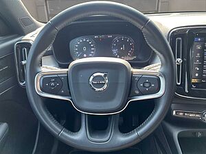 Volvo  T4 Momentum PRO NAVI LED H&K KMERA 18LM