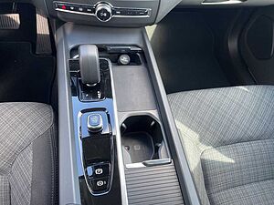Volvo  B4 Essential NAVI LED 18LM WINTER-PAKET