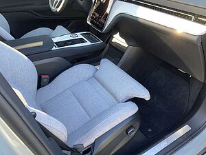 Volvo  Twin PERFORMANCE Ultra 7SITZE B&W