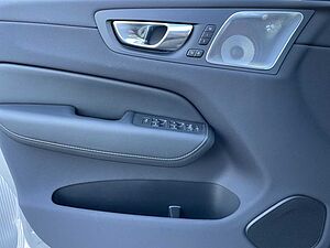 Volvo  T8 AWD Ultra Dark LUFT AHK MASSAGE 21LM