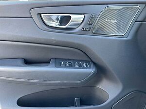 Volvo  B5 AWD Ultimate Dark AHK LED NAVI 20LM HuD