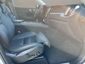 Volvo  B5 AWD Ultimate Dark AHK LED NAVI 20LM HuD