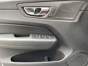 Volvo  B5 AWD Plus Dark AHK LED NAVI 19LM GJR