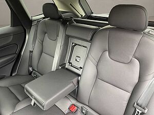 Volvo  B5 AWD Plus Dark AHK LED NAVI 19LM GJR