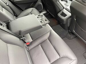 Volvo  B5 AWD Plus Dark AHK LED NAVI 19LM GJR