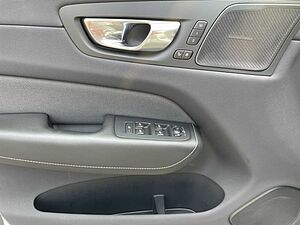 Volvo  T8 AWD Recharge R-Design LED