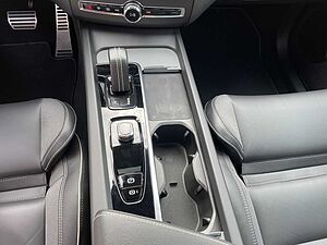 Volvo  T8 AWD Recharge R-Design LED