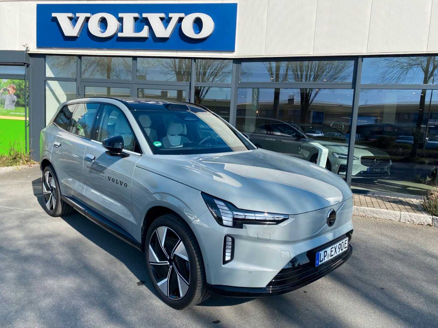 Volvo  Ultra Twin Motor AWD, 7 Sitzer, B&W, 22'
