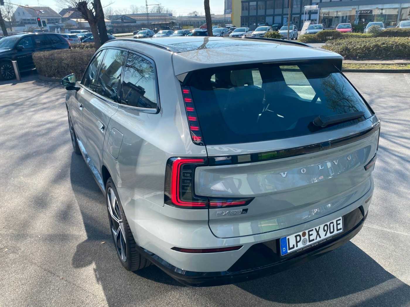 Volvo  Ultra Twin Motor AWD, 7 Sitzer, B&W, 22'