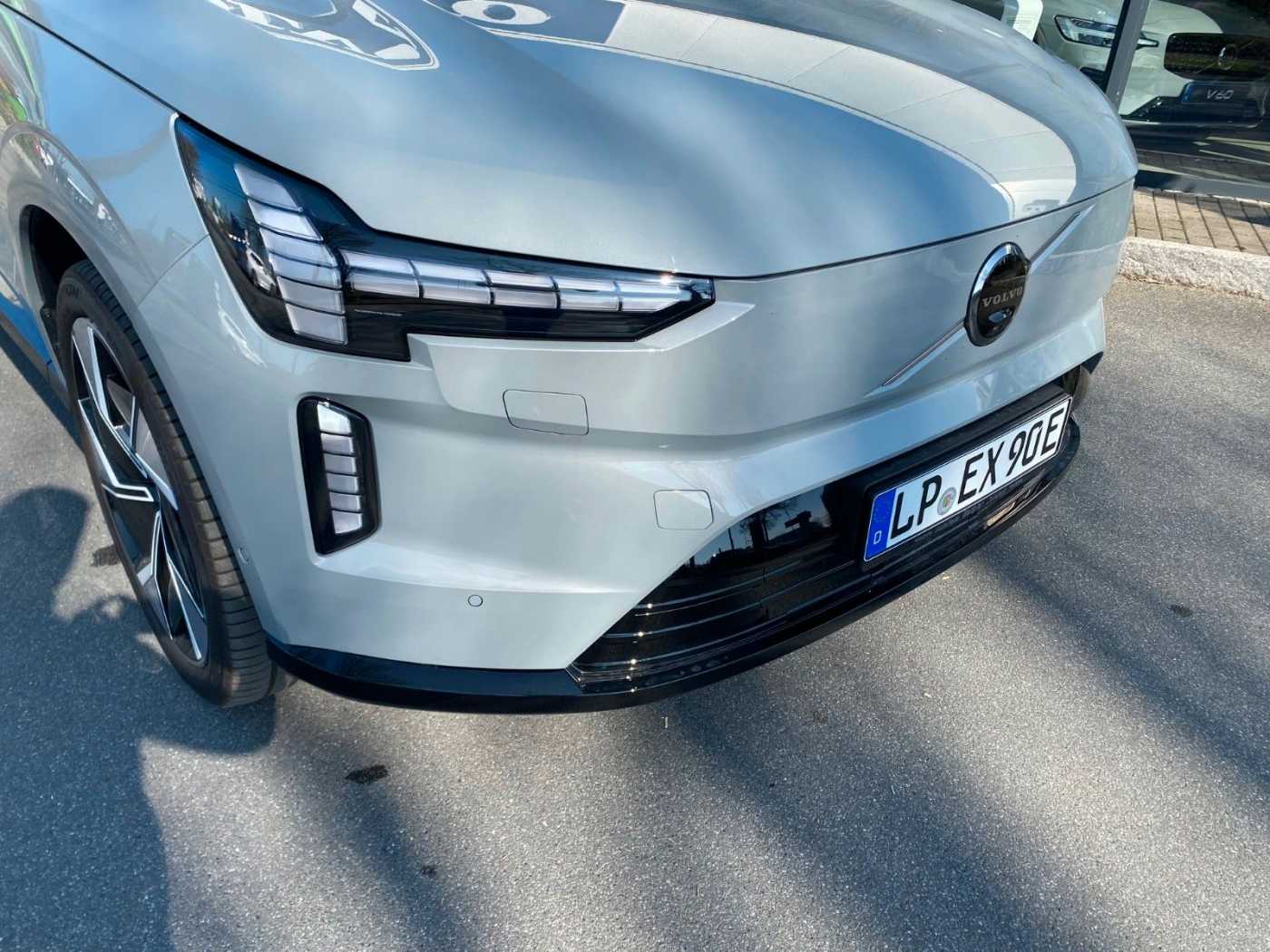 Volvo  Ultra Twin Motor AWD, 7 Sitzer, B&W, 22'