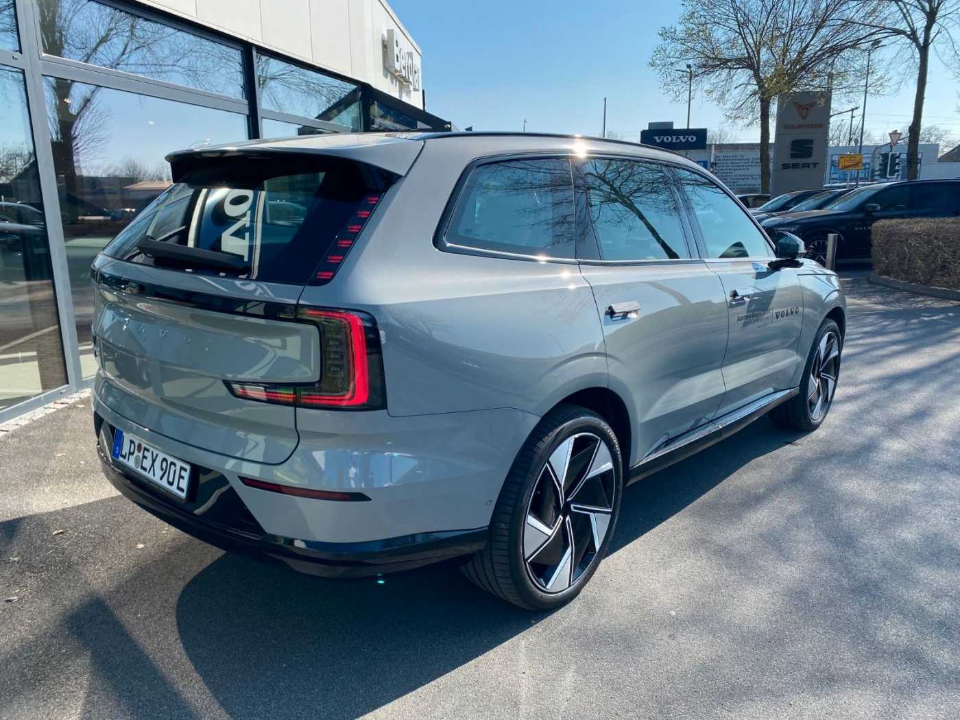 Volvo  Ultra Twin Motor AWD, 7 Sitzer, B&W, 22'